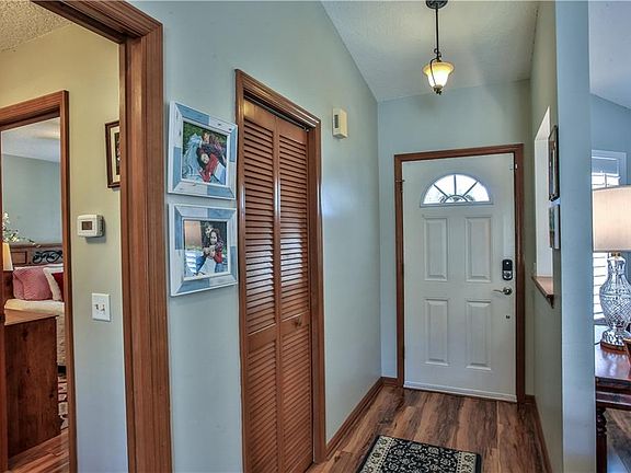 4th image of 911 Limewood Ave