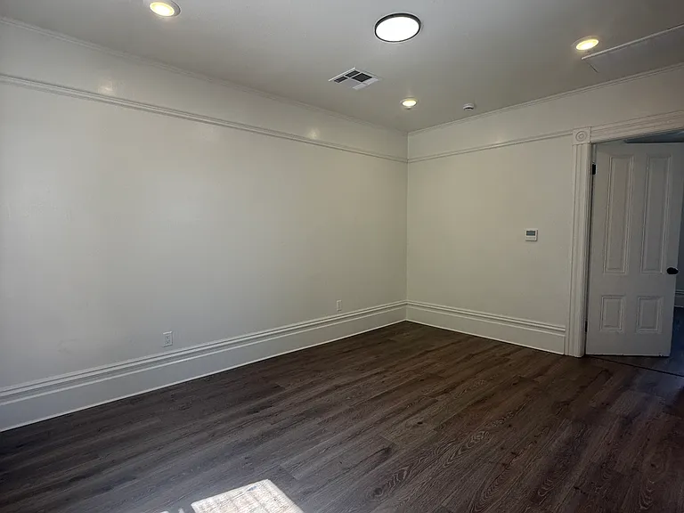 427 28th St #427 — Photo 3