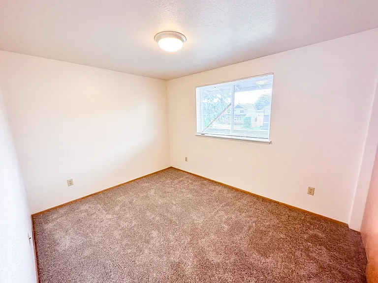 Riverdale Apartments — Photo 28