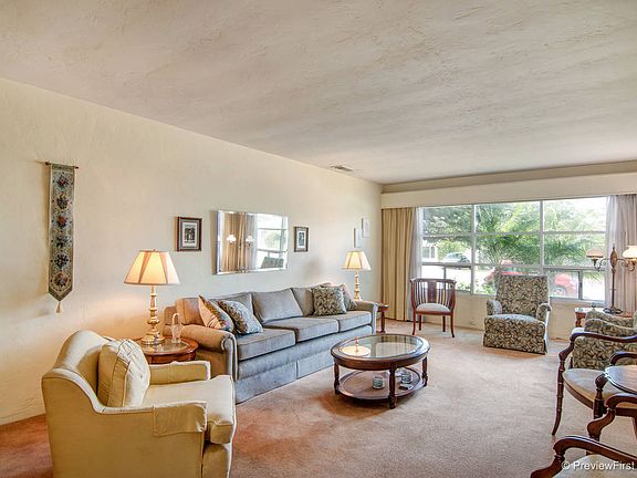 2nd image of 689 Patricia Ln