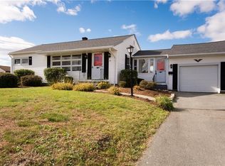39 Hope St, Tiverton, RI 02878