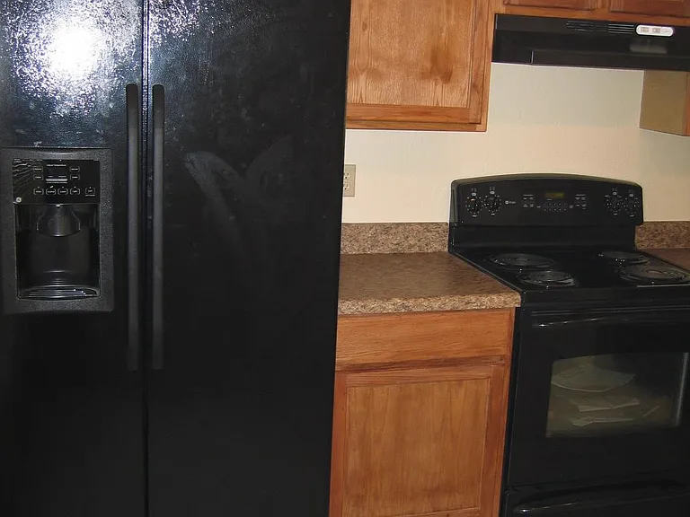 1042 Manigan Ave — Photo 4