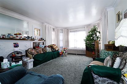 2nd image of 5648 N Rockwell St