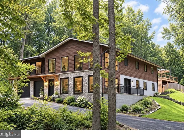 10204 Westford Dr, Vienna, VA 22182