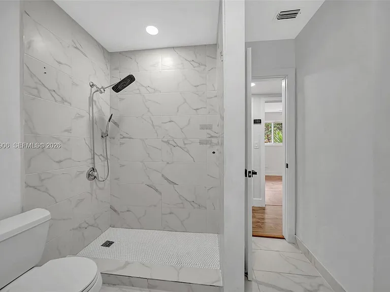15010 NE 7th Ave #0 — Photo 7