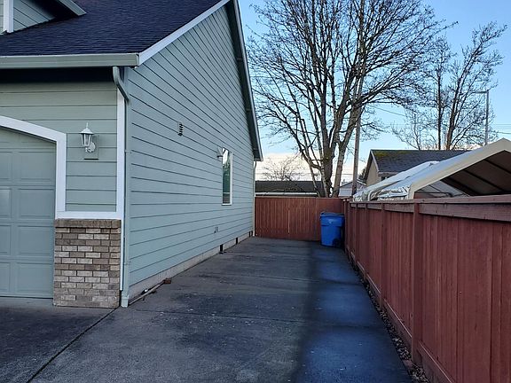 2nd image of 1203 NE 161st Ct