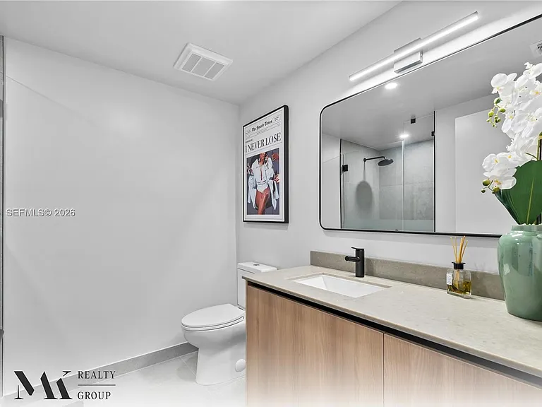121 NE 5th St #3200 — Photo 11