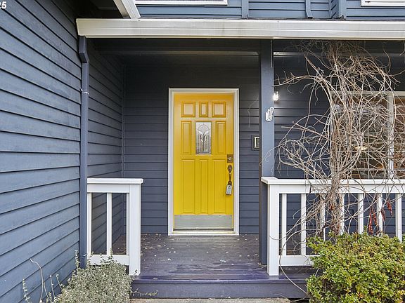 4th image of 2487 NE Nicki Ct