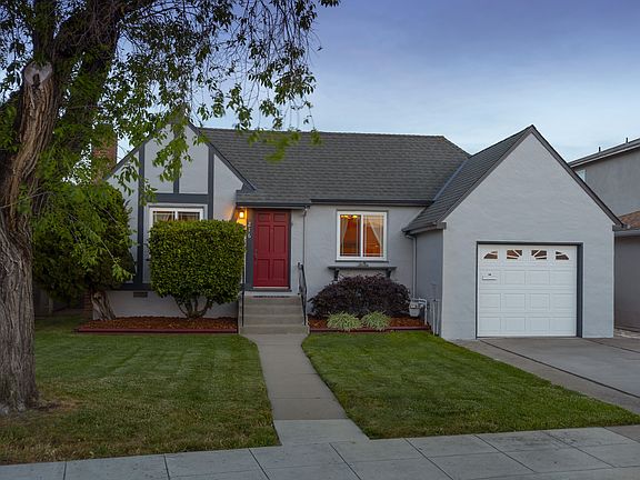2nd image of 216 Santa Clara Way
