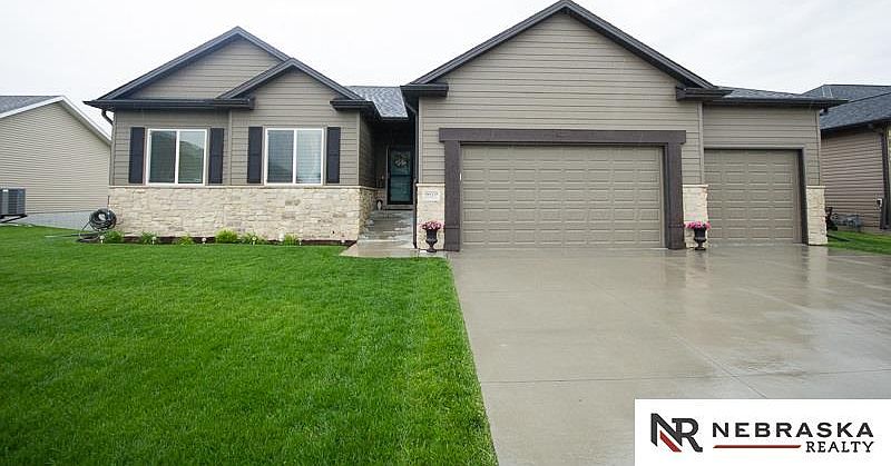1st image of 9619 Fairbury Ln