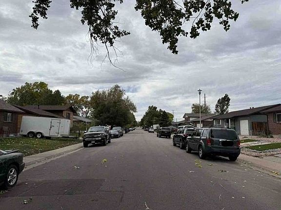 Exterior Neighborhood (street photo)