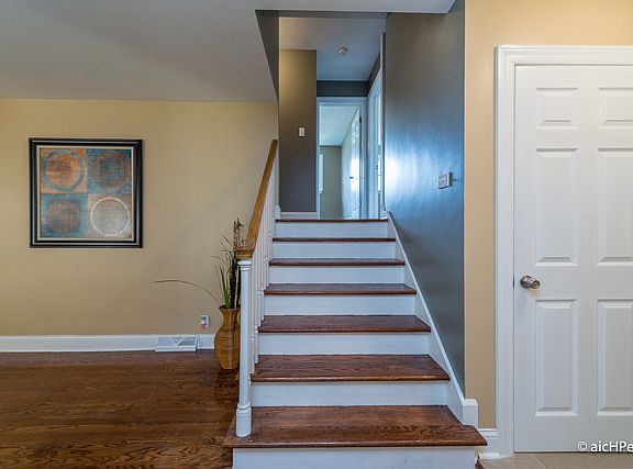 3rd image of 1225 Oakmont Ave