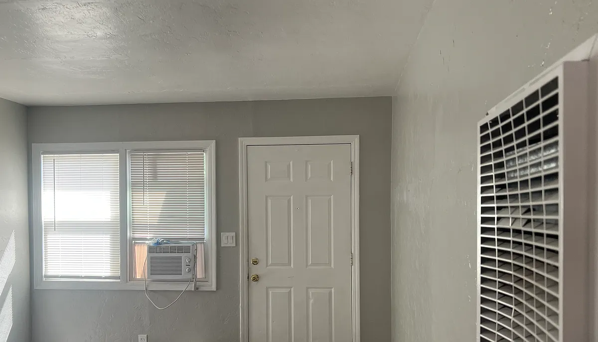 Front entrance to living room - 292 Ramona St #2