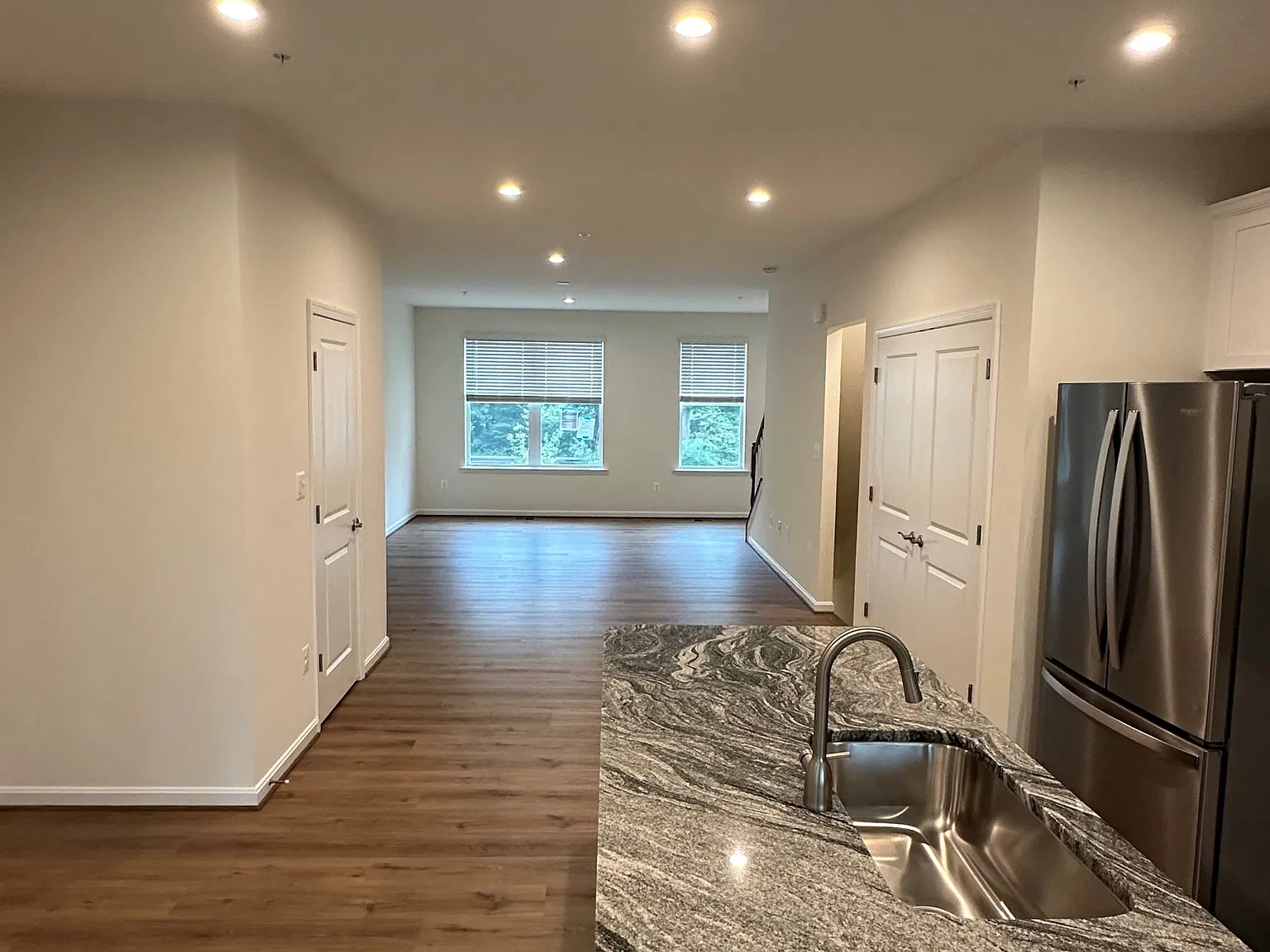 3 bed, 3.5 bath, 2274 sqft, $3,400 — Photo 4