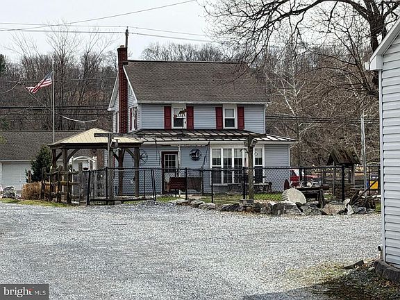 5th image of 212 E Canal St