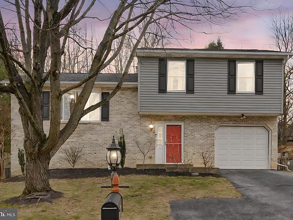2nd image of 515 Randall Cir