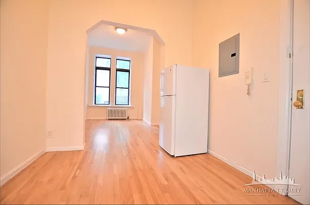Rented by Manhattan Realty Group | media 6