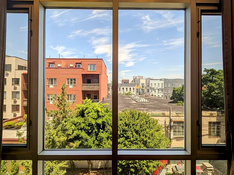 291 Devoe St #3B — Photo 3