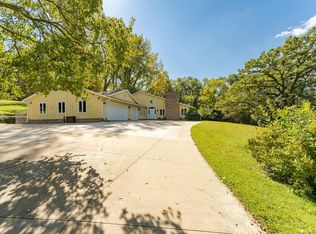 2011 Merrihills Dr SW, Rochester, MN 55902