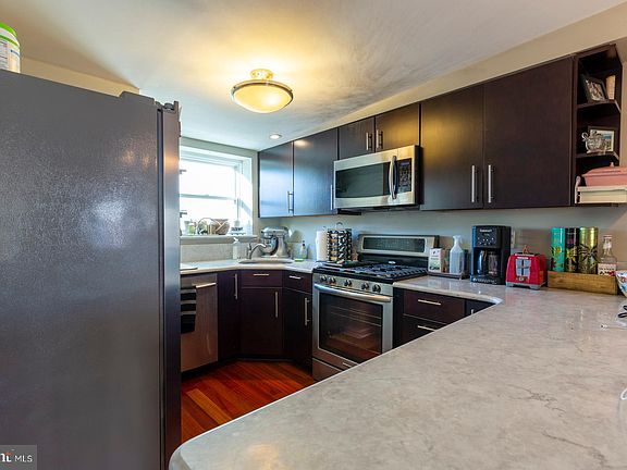 5th image of 1708 Catharine St #2
