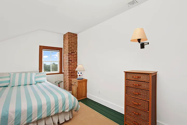 24 Bay Ln — Photo 16