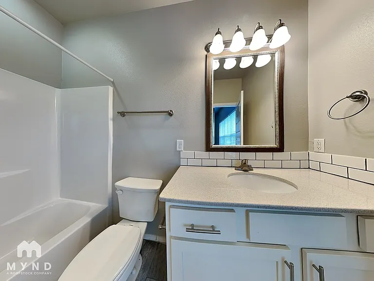 138 E Sycamore St #138 — Photo 10