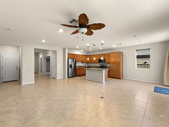 3rd image of 938 Overlook Ln