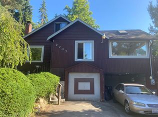 2707 NE 103rd St, Seattle, WA 98125