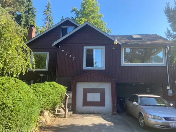 2707 NE 103rd St, Seattle, WA 98125