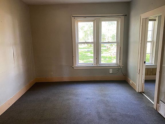 3rd image of 736 Jackson St