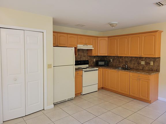 3rd image of 2227 Monroe St APT 2