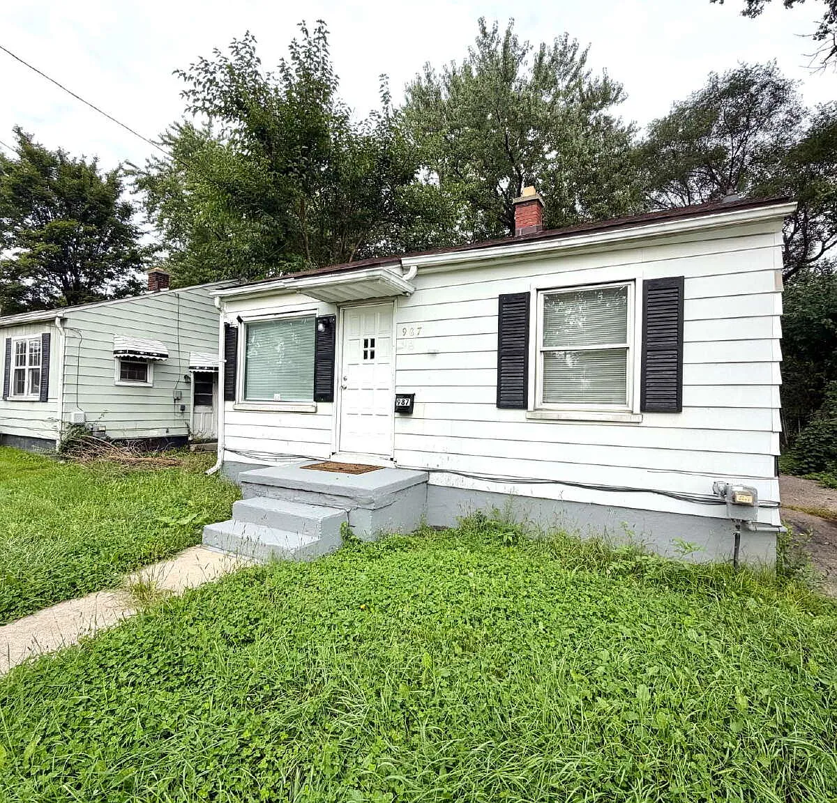 2 bed, 1.0 bath, 1094 sqft, $1,100 — Photo 2