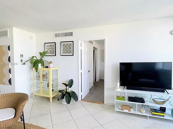 5th image of 6770 Indian Creek Dr APT 14B