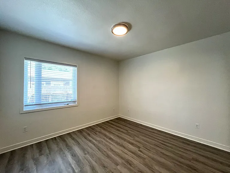1629 Kendall Dr — Photo 13