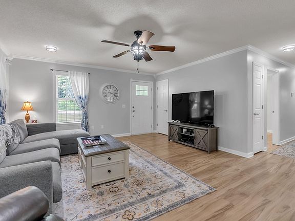 5th image of 310 Crescent Dr