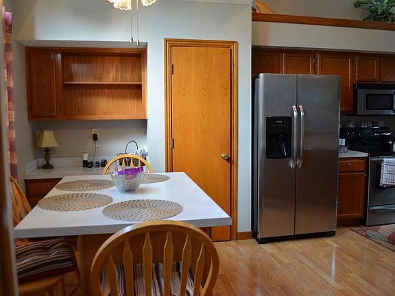 5th image of 1420 Meadowbank Dr