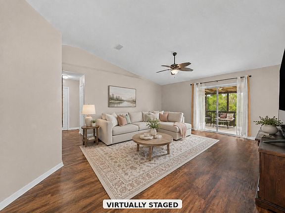 4th image of 490 Jillian Dr