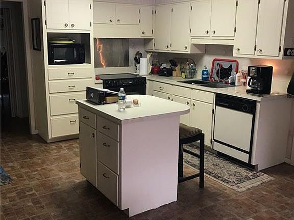 3rd image of 4059 Huntwick Blvd