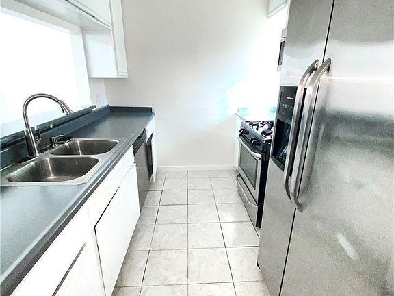 5th image of 1943 Tamarind Ave APT 207