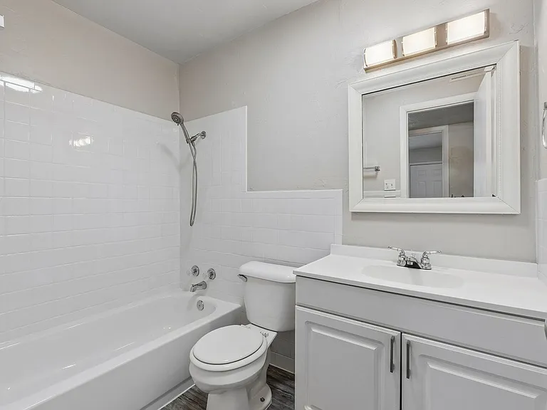 Terraces at Nichols Hills Renovated Two-Bedrooms — Photo 27