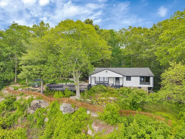 10 Mull Berry Drive, Ledyard, CT 06335