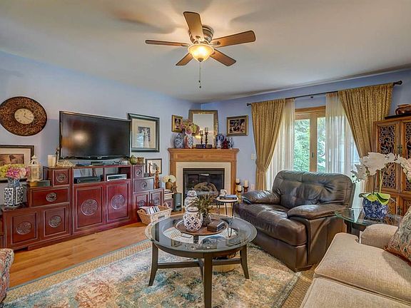 3rd image of 410 Goldenrod Cir