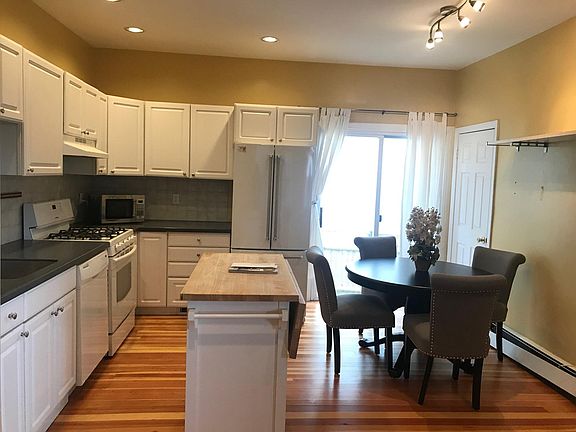 3rd image of 172-174 Putnam Ave #172-1