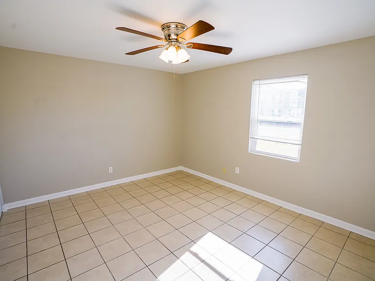 River Park Apartments — Photo 10
