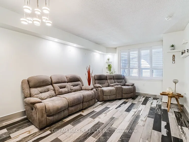 9017 Leslie St #222 — Photo 11