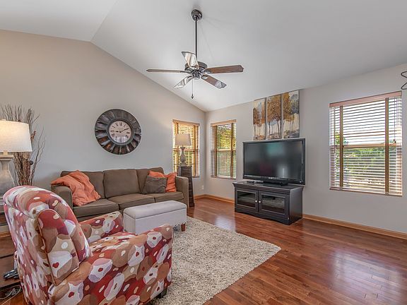 5th image of 1100 Lillian Ln