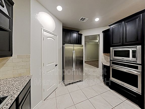 4th image of 3024 Maverick Dr