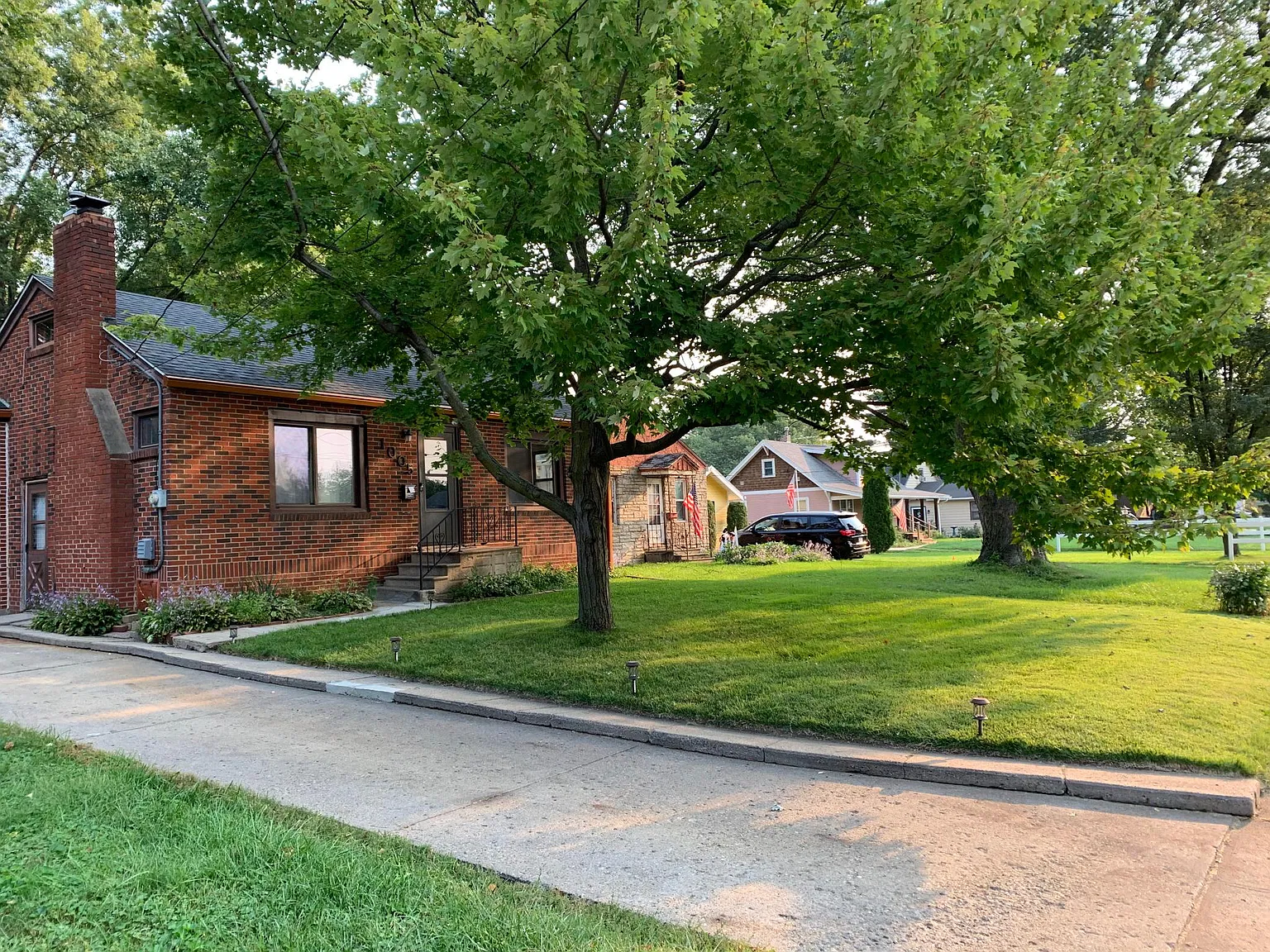 1005 Rose Ave — Photo 2