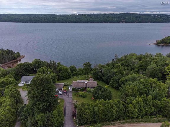 3rd image of 426 Stewart Rd