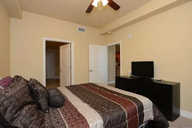 215 N Ctr #504 — Photo 12